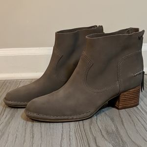 Uggs women's low cut boots